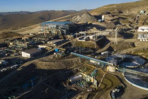 Minera peruana Las Bambas se estabiliza y aumenta previsión de producción de cobre para este año