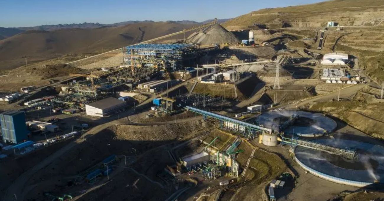 Minera peruana Las Bambas se estabiliza y aumenta previsión de producción de cobre para este año