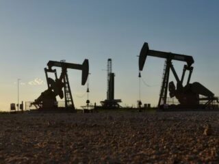 Petróleo y bonos suben por conflicto en Israel, mientras que las acciones caen ante el temor sobre el conflicto