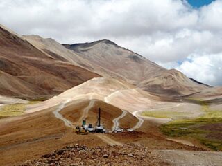 Inversiones Estratégicas en Argentina: La Carrera por los Minerales para Vehículos Eléctricos se Calienta"
