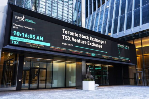 El mercado de Toronto cae a su punto más bajo en un año debido al aumento en los rendimientos de los bonos