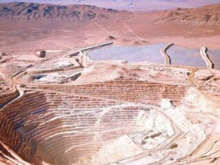 Sindicato de supervisores de Escondida mantendrá negociaciones con BHP hasta la medianoche, pero preparan inicio de huelga