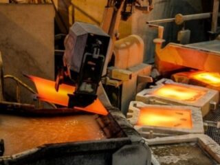 Cobre Resiliente: Desafía la Debilidad del Dólar y las Tensiones en Oriente Medio