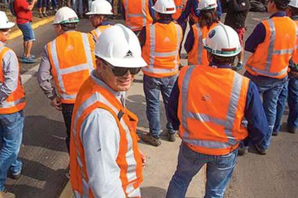 Trabajadores de Escondida llegan a preacuerdo con la empresa y se evita huelga en mayor operación de cobre del mundo