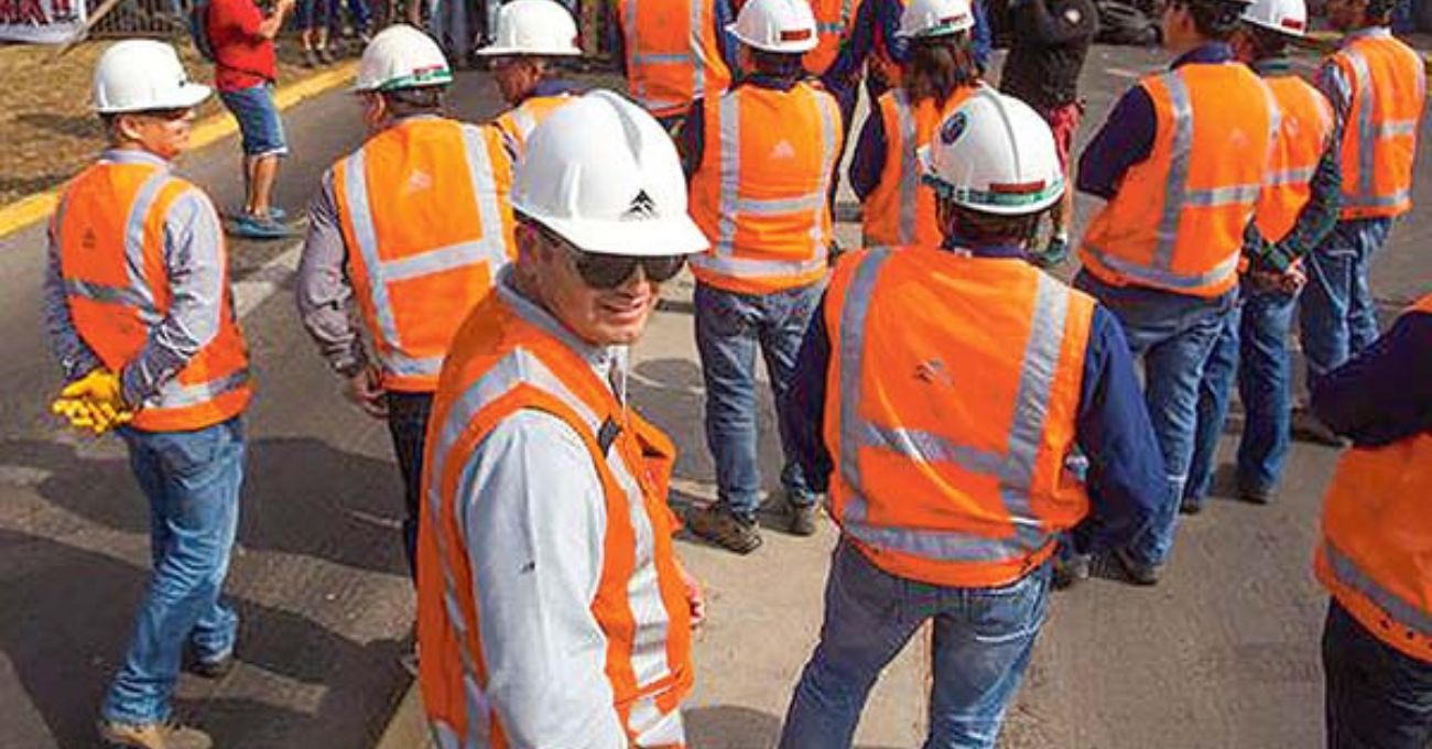 Trabajadores de Escondida llegan a preacuerdo con la empresa y se evita huelga en mayor operación de cobre del mundo