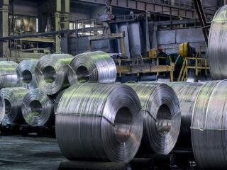 Fortunas Mixtas para el Metal Ruso en la Temporada de Apareamiento de Aluminio