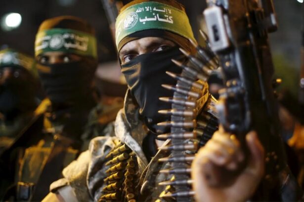Ataque de Hamas Vuelve a Colocar a los Palestinos en el Centro de Medio Oriente