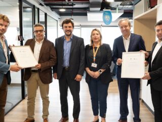 Aguas Pacífico y Colbún firman suministro eléctrico 100% renovable para planta desalinizadora