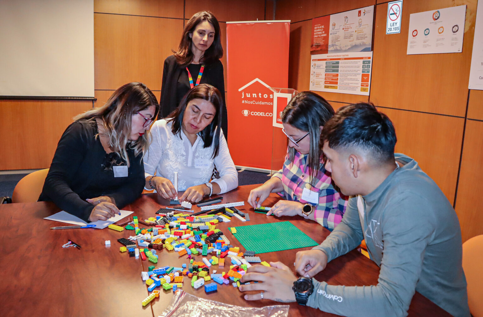 División Ministro Hales continúa reclutamiento de aprendices con foco en comunidades locales y mujeres indígenas de Calama, Alto Loa y San Pedro de Atacama