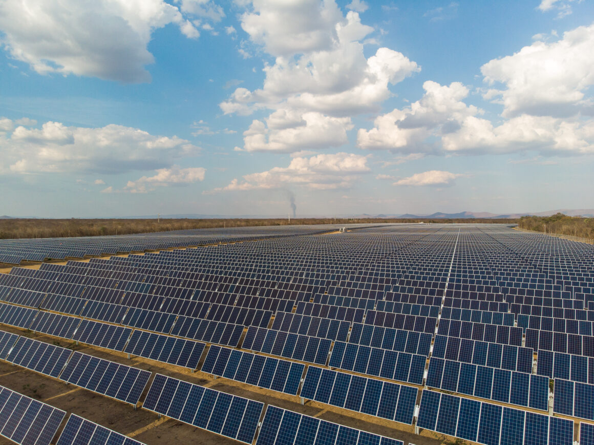 “Suncast revoluciona la eficiencia solar: Inteligencia Artificial aumenta la producción anual en Parques Solares"