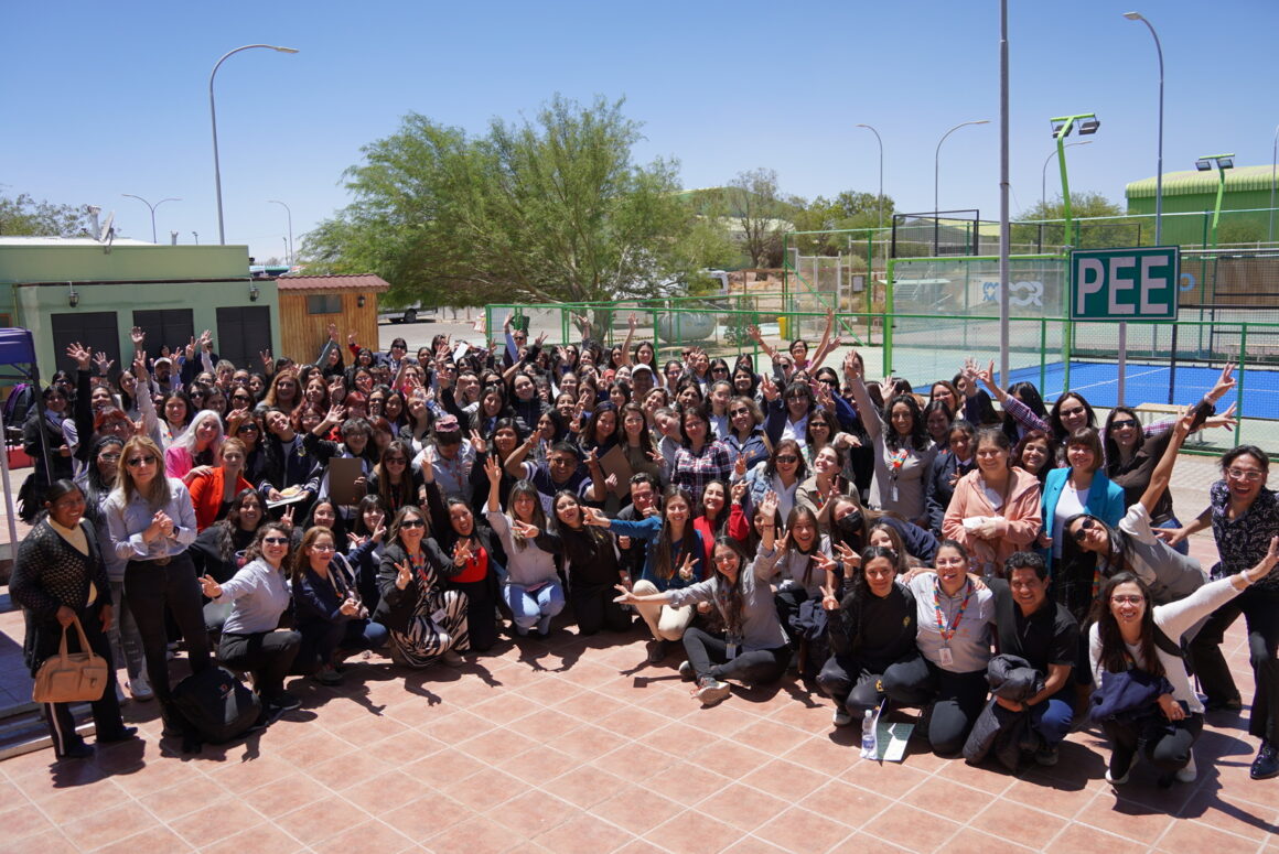 Con emotivo encuentro alumnas de la Escuela de Mujeres Líderes de Codelco Distrito Norte continúan su formación