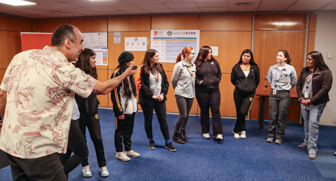 Alumnas de la Escuela de Mujeres Líderes de Codelco comparten su experiencia