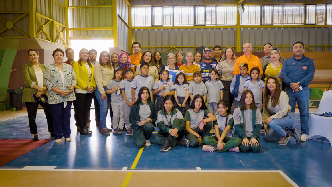 Actividad impulsada por Spence | BHP  Estudiantes de Sierra Gorda participaron en Festival de  Electromovilidad y Robótica junto a Chaleco López  