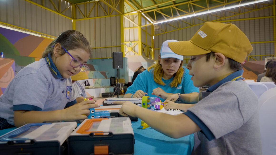 Actividad impulsada por Spence | BHP  Estudiantes de Sierra Gorda participaron en Festival de  Electromovilidad y Robótica junto a Chaleco López  