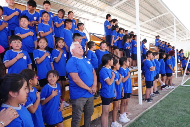 Escuela de Chiu-Chiu mejora su cancha deportiva con apoyo de Minera El Abra