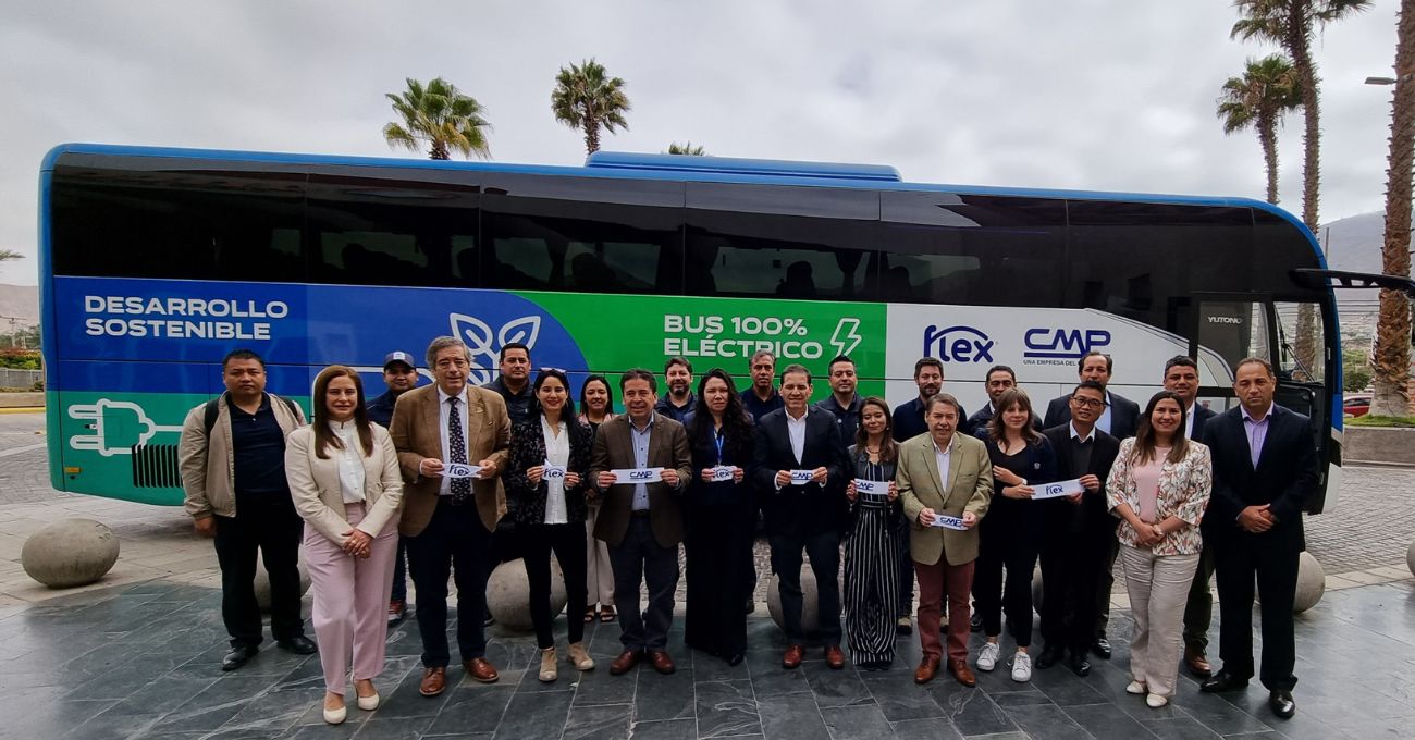 Compañía Minera del Pacífico y Flex reciben en Copiapó nuevos buses de primera flota 100% eléctrica de la minería chilena