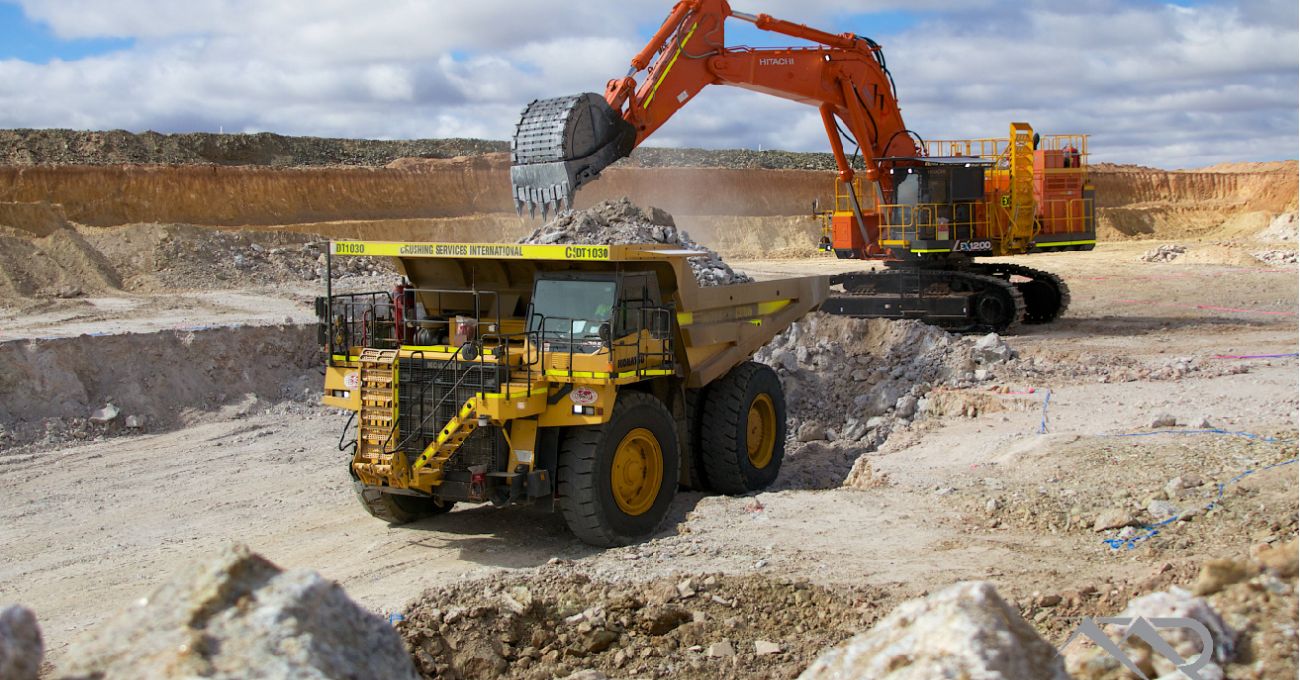 ¿Nueva amenaza para la oferta de SQM?: Multimillonario neozelandés sale a comprar acciones de Azure Minerals