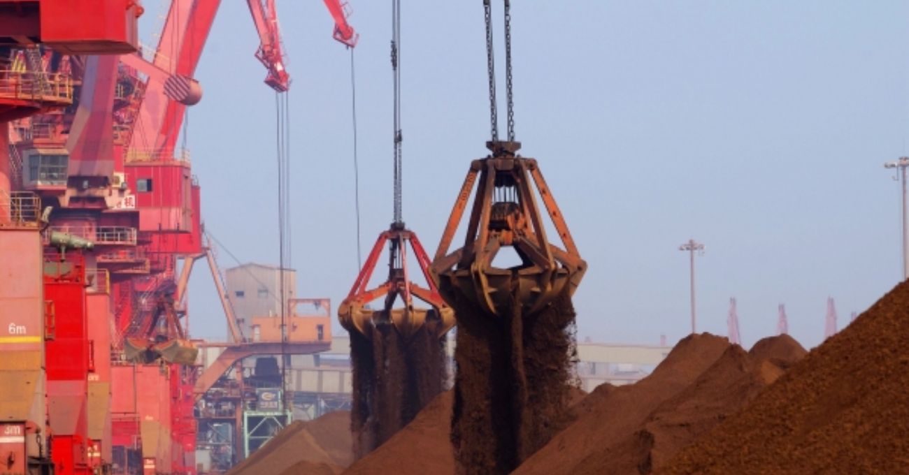 El Precio del Mineral de Hierro Registra su Segunda Ganancia Semanal Impulsado por Estímulos en China