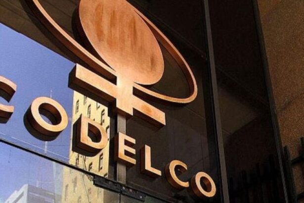 Fitch rebaja nota crediticia de Codelco en línea con el actuar de Moody’s