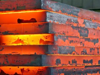 Precios del Mineral de Hierro Vislumbran Quinta Ganancia Semanal Pese a Intervención China