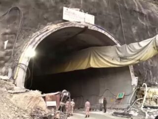 India jubilosa por el rescate de todos los trabajadores atrapados en el túnel del Himalaya