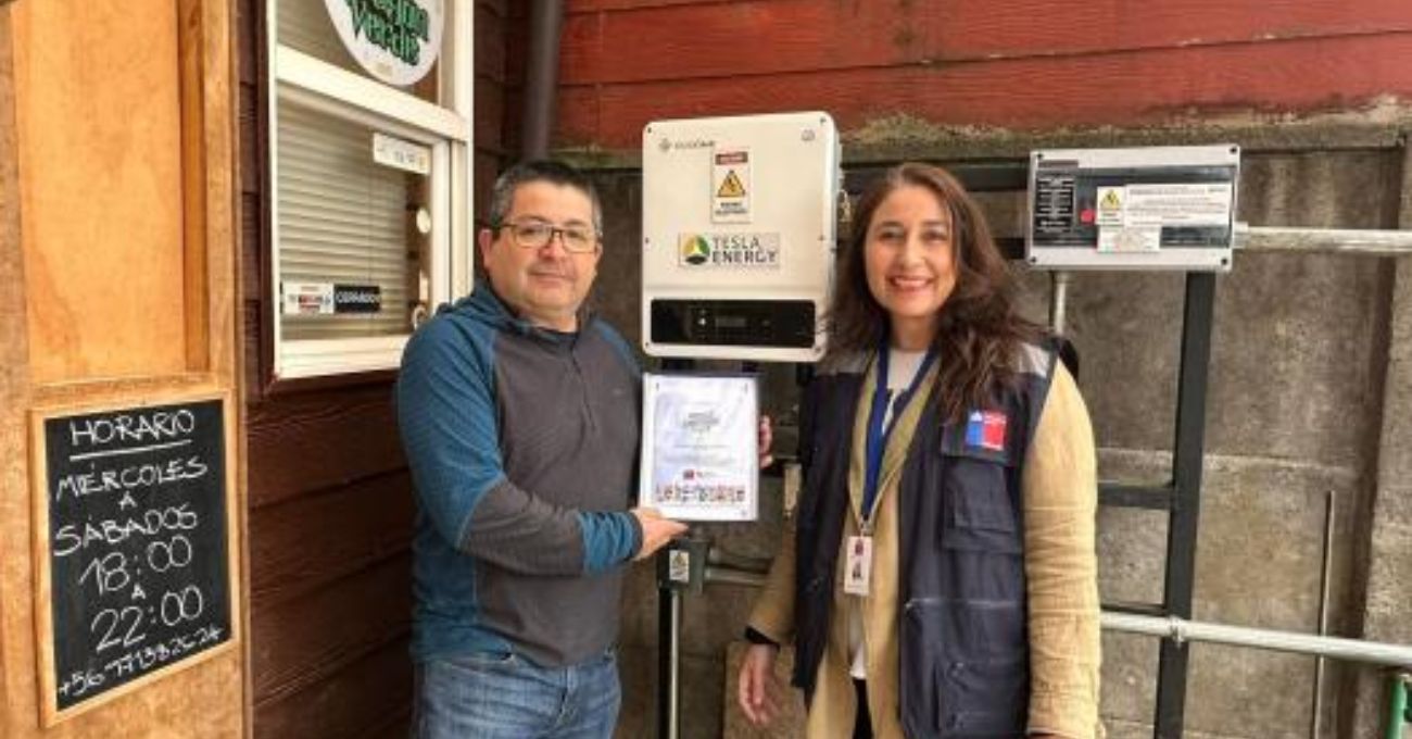 Entregan reconocimiento a Cervecería Dragón Verde que instaló paneles solares para reducir costos en electricidad