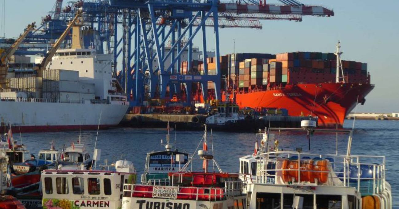 Exportaciones se contraen en octubre, destacando la baja en los envíos mineros