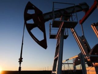 Precios del Petróleo Caen Antes del Día de Acción de Gracias y la Reunión de OPEC+
