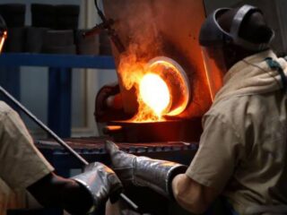Mali y Rusia Firman Acuerdo para Construir Refinería de Oro en Bamako