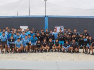 100 jóvenes promesas de Deportes Iquique participaron en charlas formativas apoyados por Fundación Collahuasi