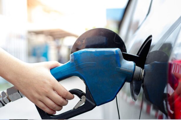 Fuerte caída en precios de combustible: Conoce descuentos exclusivos para ahorrar en bencina