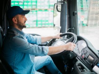 Sence ofrece cursos de conducción gratuitos para licencias profesionales A3 y A5