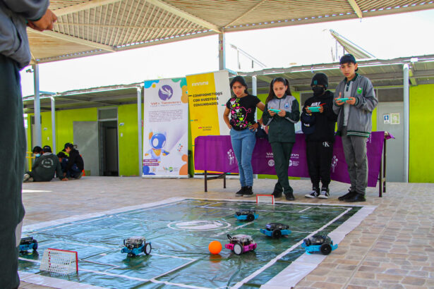 Ministro Hales, Finning y Universidad Católica del Norte despiertan interés por robótica con taller dirigido a estudiantes de Calama y Alto El Loa