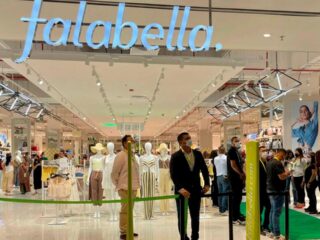 Falabella busca trabajadores de apoyo para Navidad en diversas regiones del país