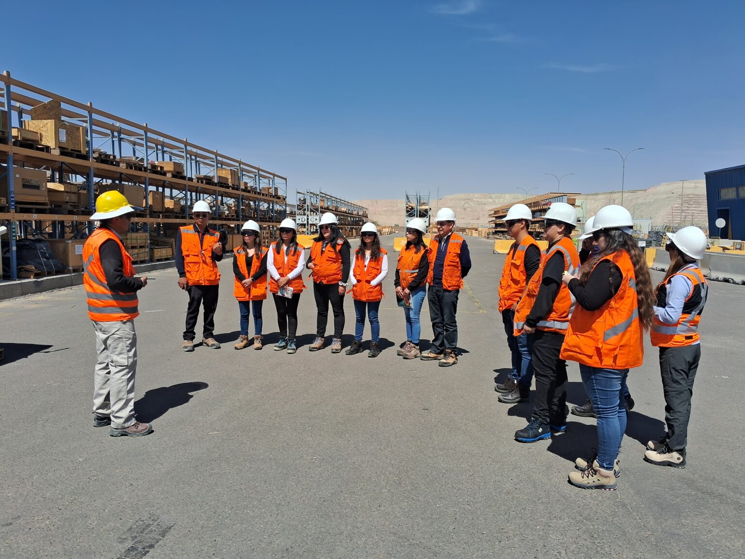 Plan Sponsor de la Educación: Estudiantes del CFT Calama visitaron la Bodega de División Chuquicamata 