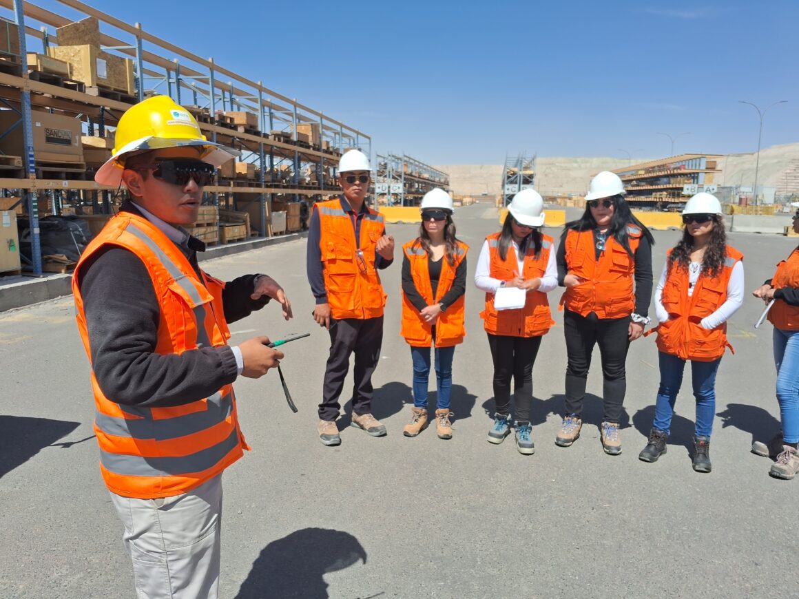 Plan Sponsor de la Educación: Estudiantes del CFT Calama visitaron la Bodega de División Chuquicamata 