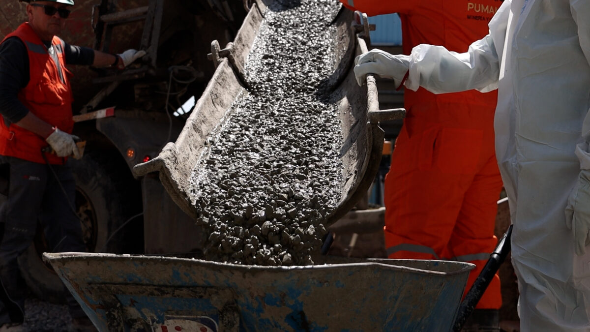 Trabajadores de El Teniente desarrollan proyecto que crea hormigón a base de arena de relaves