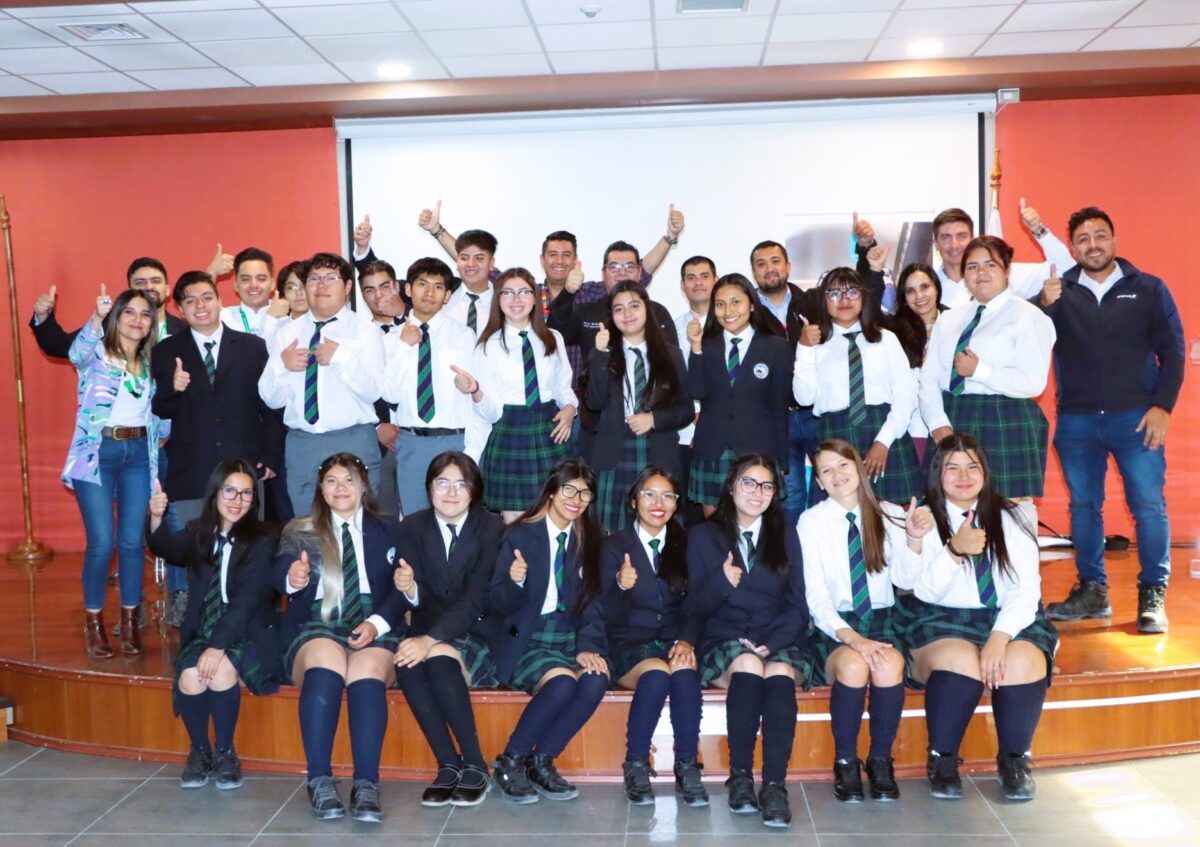 Estudiantes del Liceo Bicentenario Colegio Río Loa culminaron exitosamente segunda versión del programa “Aprendices del Chef” de Ministro Hales 