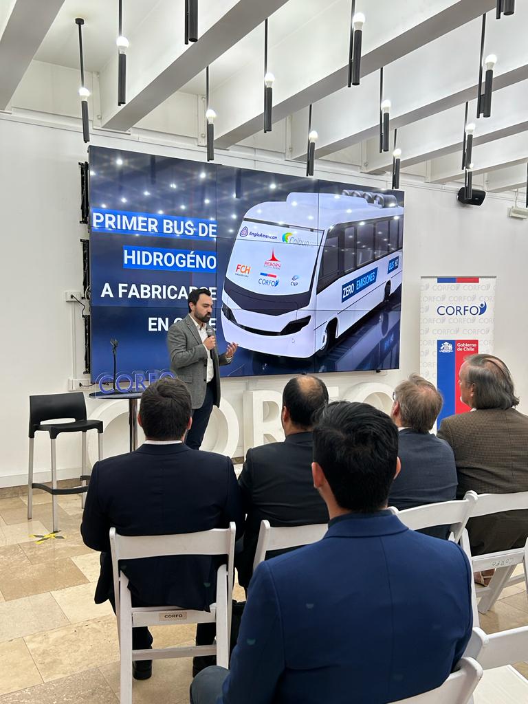 Alianza público-privada permitirá el desarrollo del primer bus a hidrógeno hecho en Chile