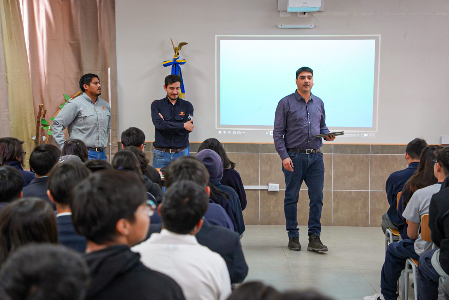 Profesionales de Chuquicamata Subterránea inspiran a estudiantes del Colegio Don Bosco de Calama