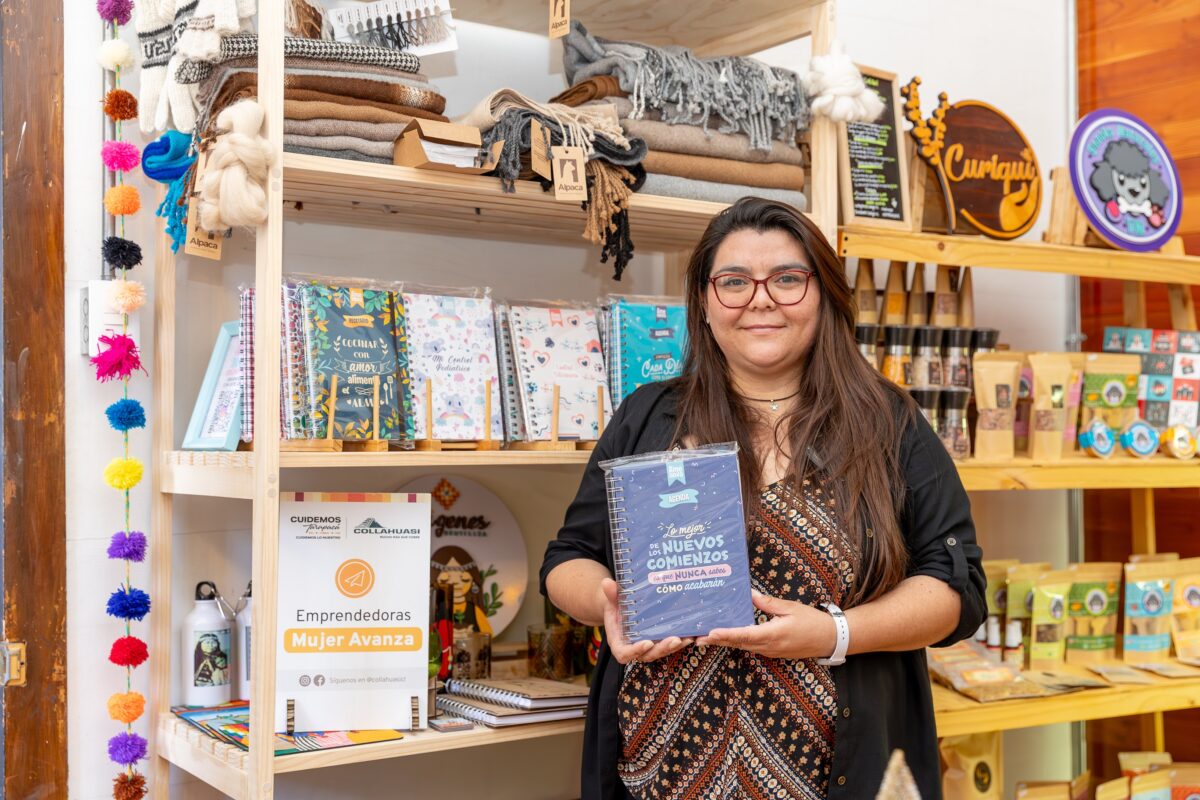 Emprendedoras de “Mujer Avanza” de Collahuasi exhiben sus productos en “Casona Baquedano”