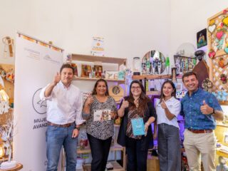 Emprendedoras de “Mujer Avanza” de Collahuasi exhiben sus productos en “Casona Baquedano”