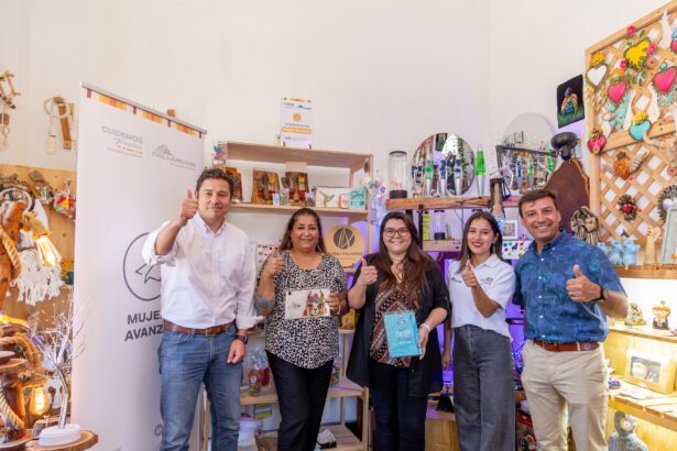 Emprendedoras de “Mujer Avanza” de Collahuasi exhiben sus productos en “Casona Baquedano”