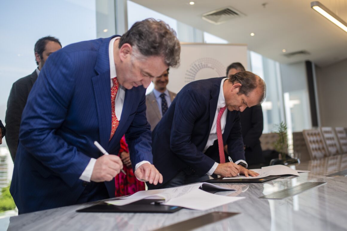 Enap y HIF Global firman acuerdo para avanzar en uso de combustibles sintéticos en Chile 
