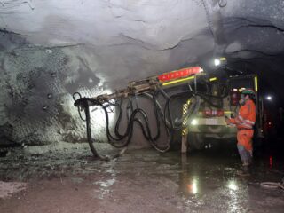 Trabajadores de El Teniente desarrollan proyecto que crea hormigón a base de arena de relaves