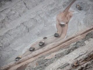 Sindicato y Antofagasta Minerals inician mediación en intento por evitar huelga