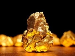 Oro Supera los US$2,000 y Se Encamina a su Mejor Año Desde 2020