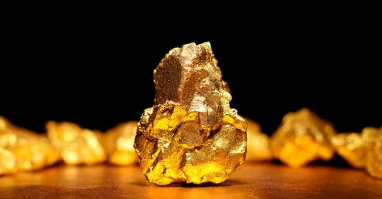 Oro Supera los US$2,000 y Se Encamina a su Mejor Año Desde 2020