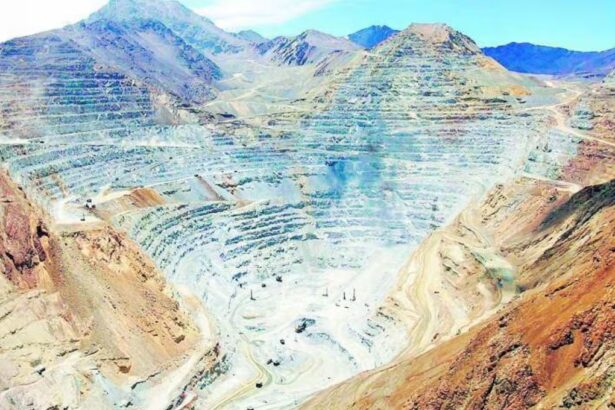 Minera de los Luksic compra el 19% de grupo peruano cuyo valor en bolsa supera los US$2.800 millones