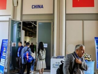 China Aboga por un Acuerdo sobre Combustibles Fósiles en la COP28 a pesar de las Dificultades